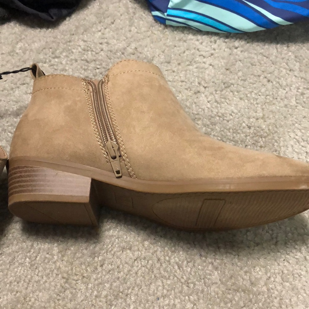care ankle boots, light brown color, 7.5.